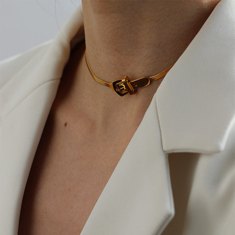 Gargantilla de Cadena de Serpiente Chapada en Acero de Titanio Geométrico Minimalista para Mujer