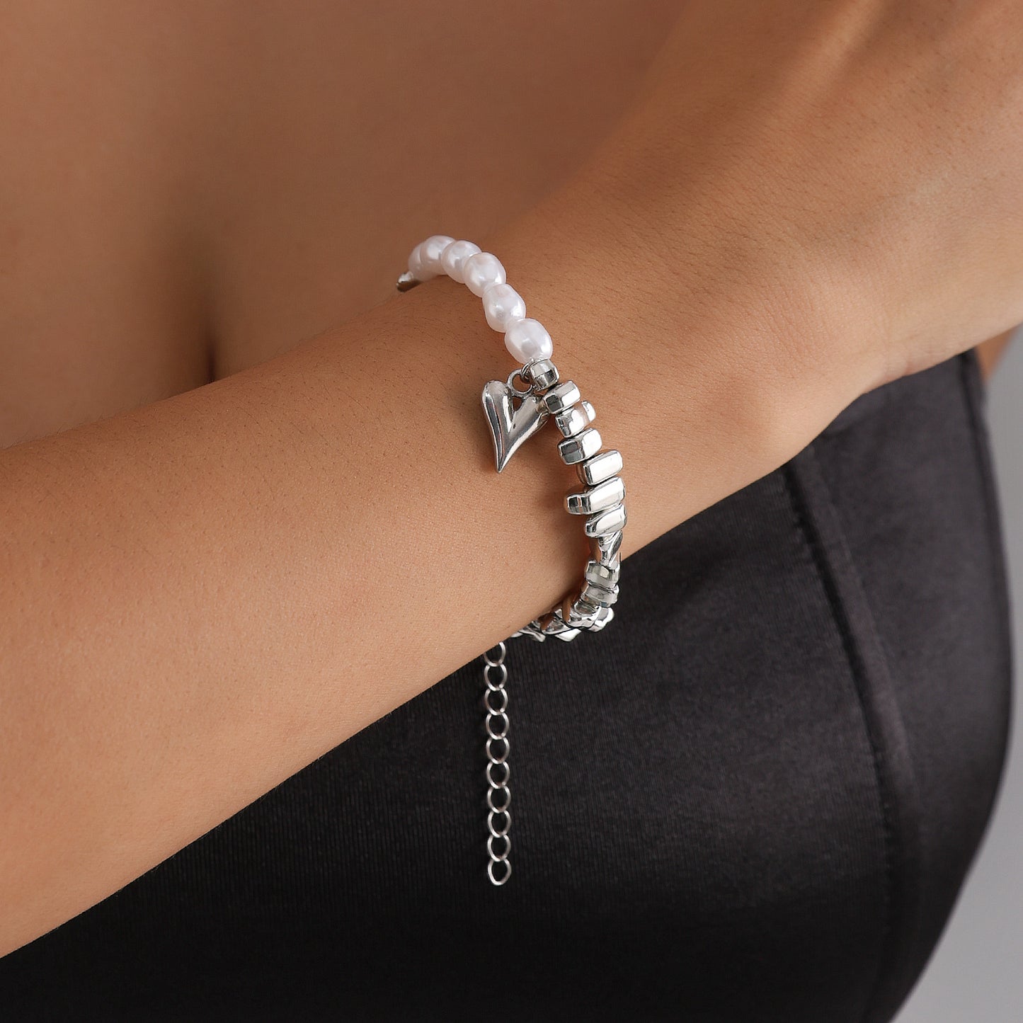 Minimalist Heart Geometric Alloy Plated Pendant Necklace with Irregular Pearl Tassel for Women