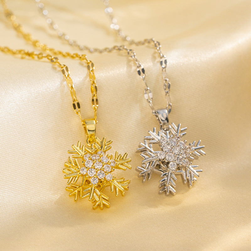 Collana con ciondolo a fiocco di neve girevole da donna in acciaio al titanio con intarsio di strass su catena ondulata