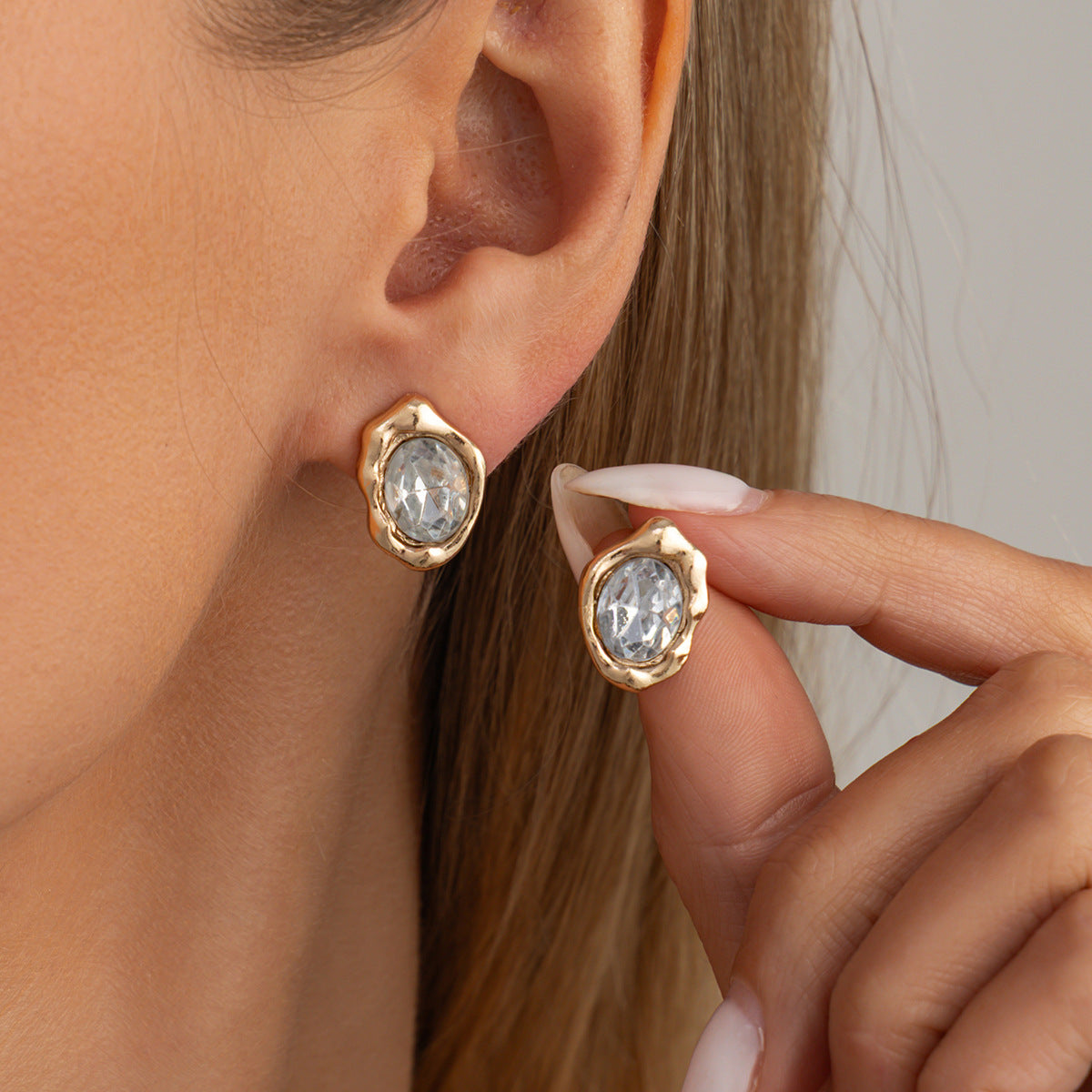 Elegant Oval Rhinestone Inlaid Zinc Alloy Earrings for Women