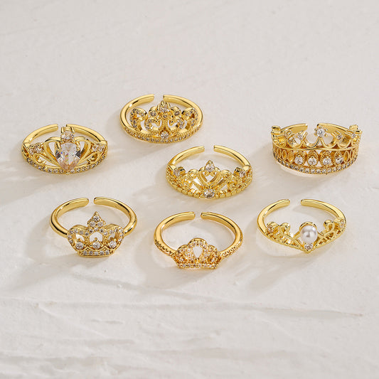 Anillo de corona geométrico minimalista para mujer en latón con baño de oro de 18 quilates e incrustaciones de circonitas cúbicas