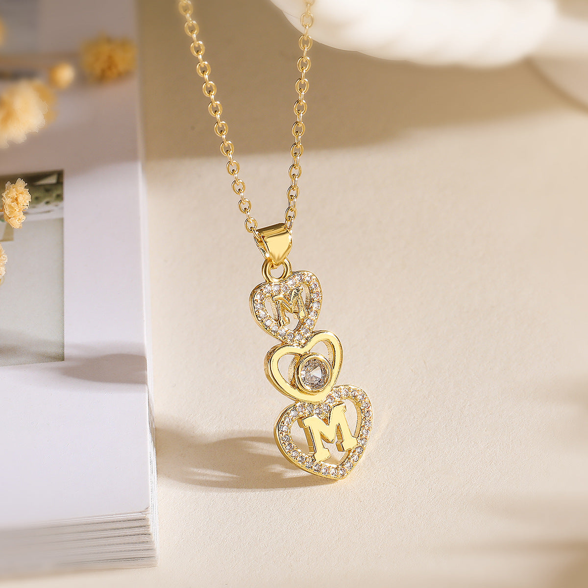 Ciondolo minimalista a forma di cuore in rame placcato oro 18K con zirconi per donna — Elegante catena per clavicola