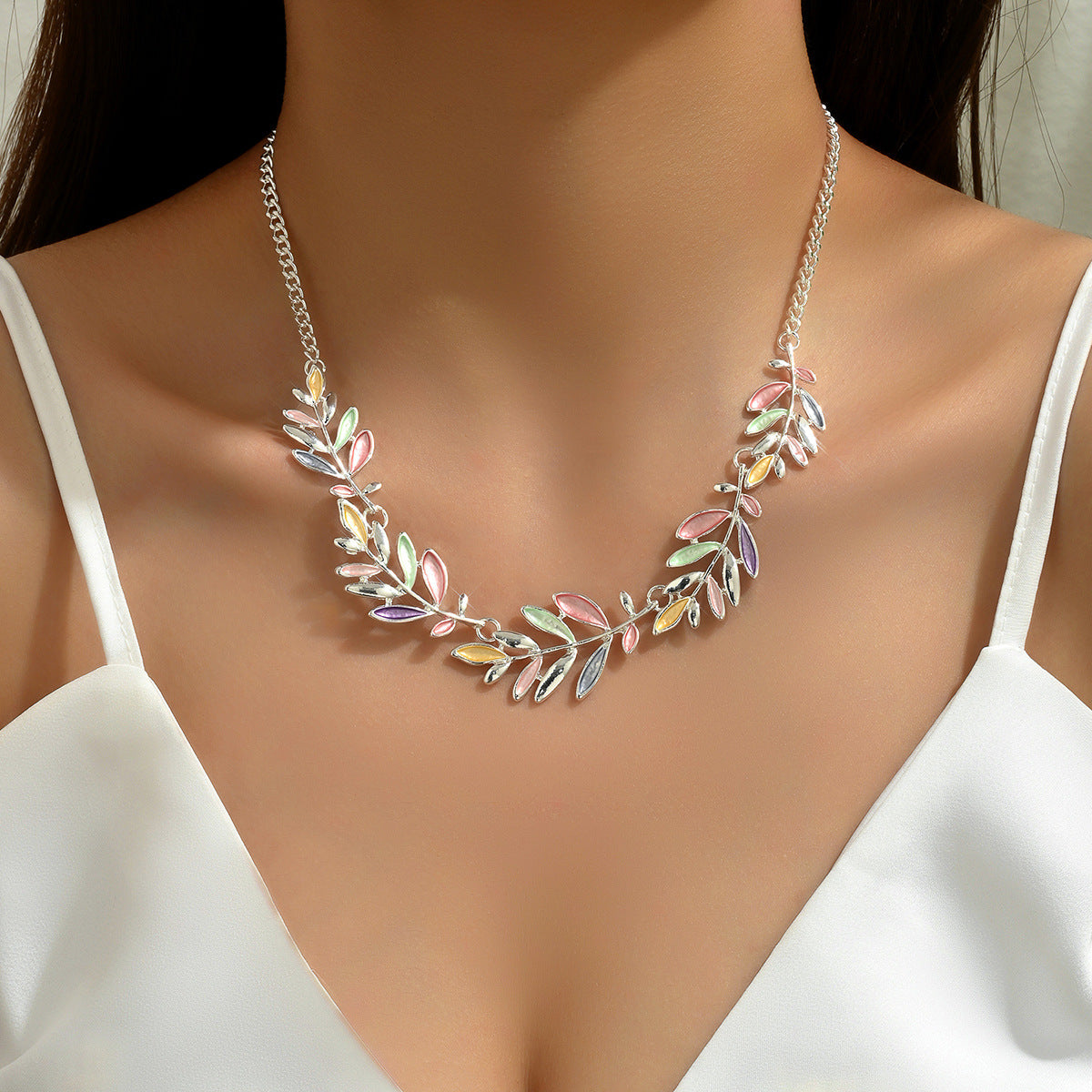 Fashionable Olive Green Leaf Pendant Necklace for Women with Alloy Pendant and Enamel Finish on Adjustable Long Chain