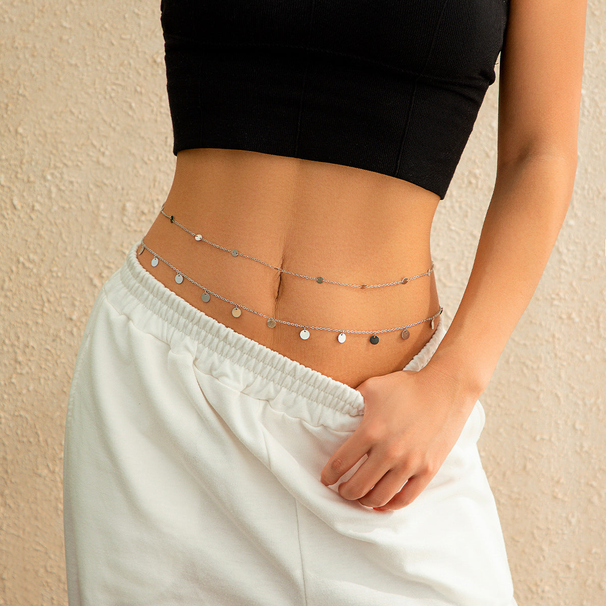 Cadena corporal doble para mujer de estilo minimalista frío-neutro con diseño de cadena de serpiente y cierre de langosta en metal