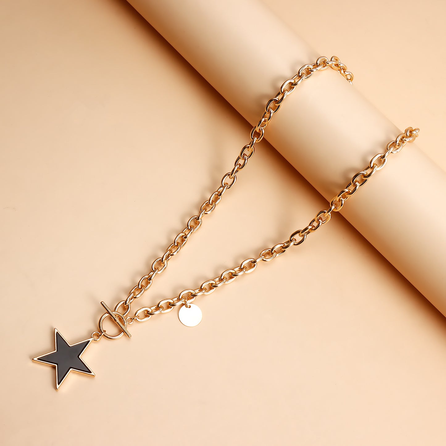 Minimalist Black Star Mother-of-Pearl Look Pendant Necklace with Electroplated Metal Thick Aluminum Clavicle Chain for Women