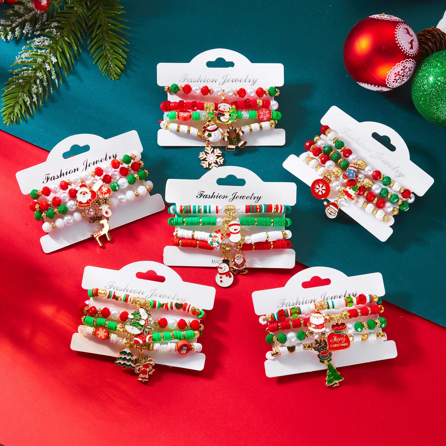 Juego de pulseras navideñas hechas a mano de arcilla polimérica para mujer, con dijes de Papá Noel, muñeco de nieve y renos en un festivo estilo navideño