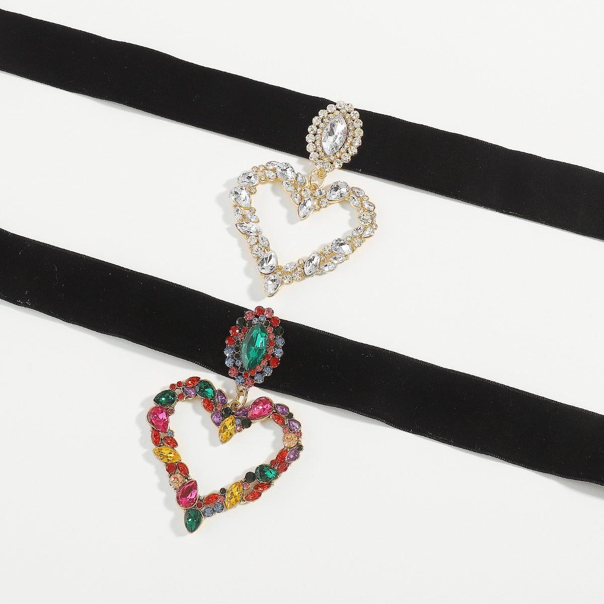 Collana girocollo da donna in lega e tessuto intarsiata con strass a forma di cuore, stile dolce e grintoso