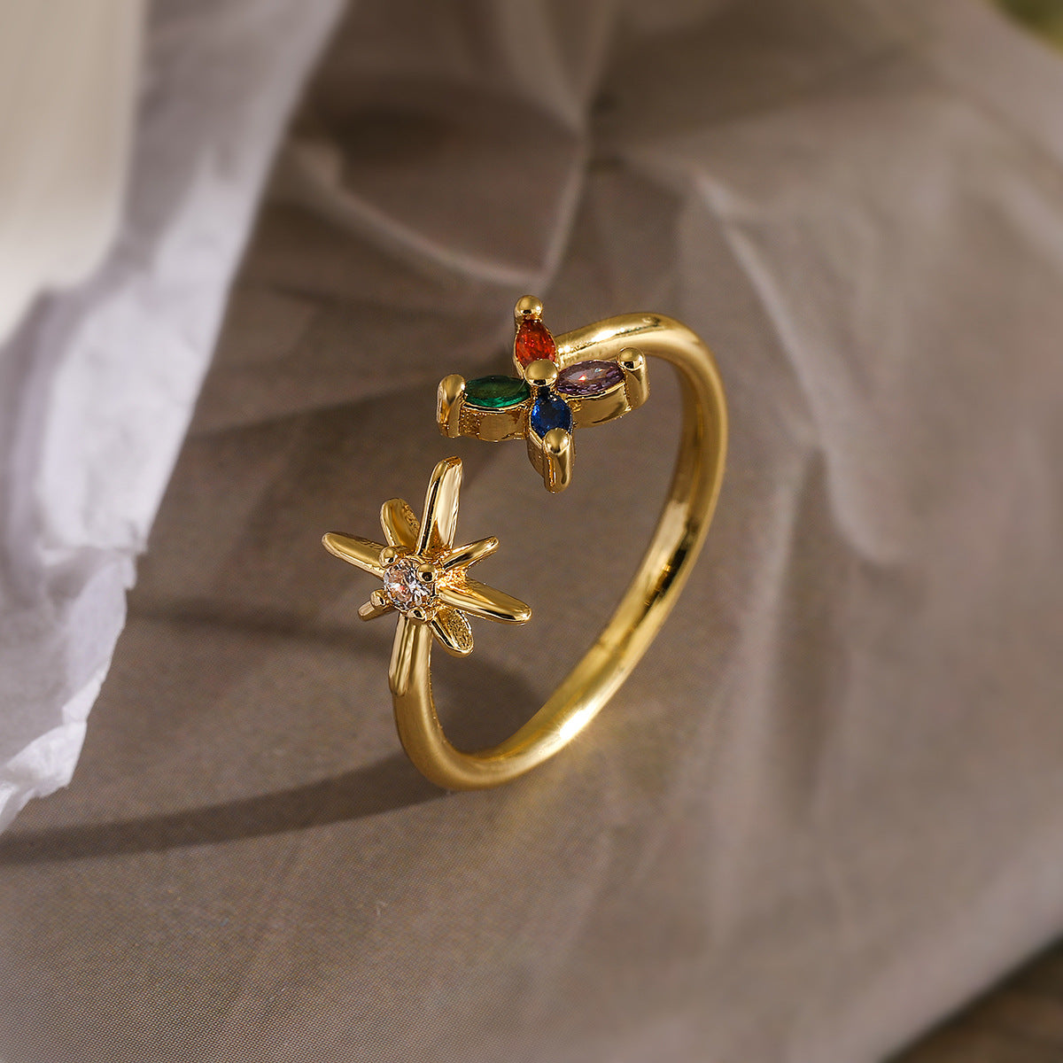 Anello in rame geometrico minimalista con placcatura in oro 18 carati e fiore in zircone per donna