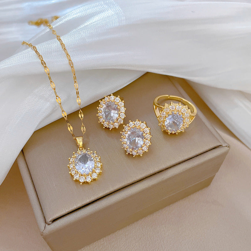 Collana da donna con catena ovale a marchese in acciaio al titanio con intarsio di strass di lusso