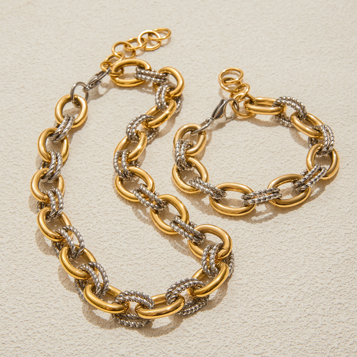 Pulsera Geométrica de Acero Inoxidable para Mujer con Estilo Minimalista Moderno y Estética Metálica