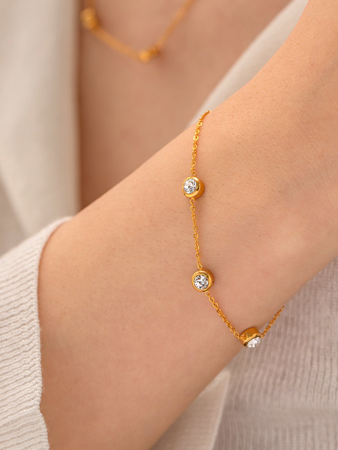 Minimalist Round Geometric Stainless Steel Bracelet with 18K Gold Plating and Zircon Accents for Women