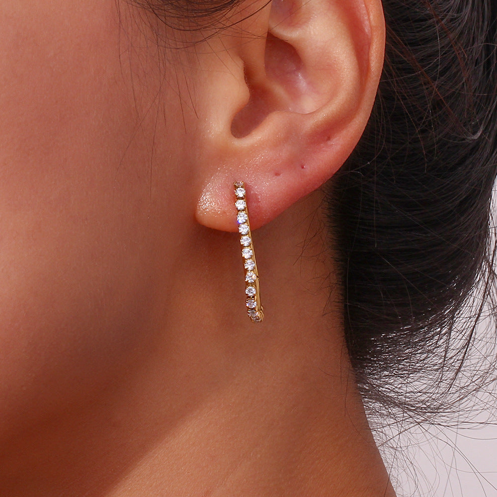 Pendientes de acero inoxidable en forma de U, de estilo oficina, a la moda, con chapado en oro de 18 quilates y detalle de borde de circonitas.