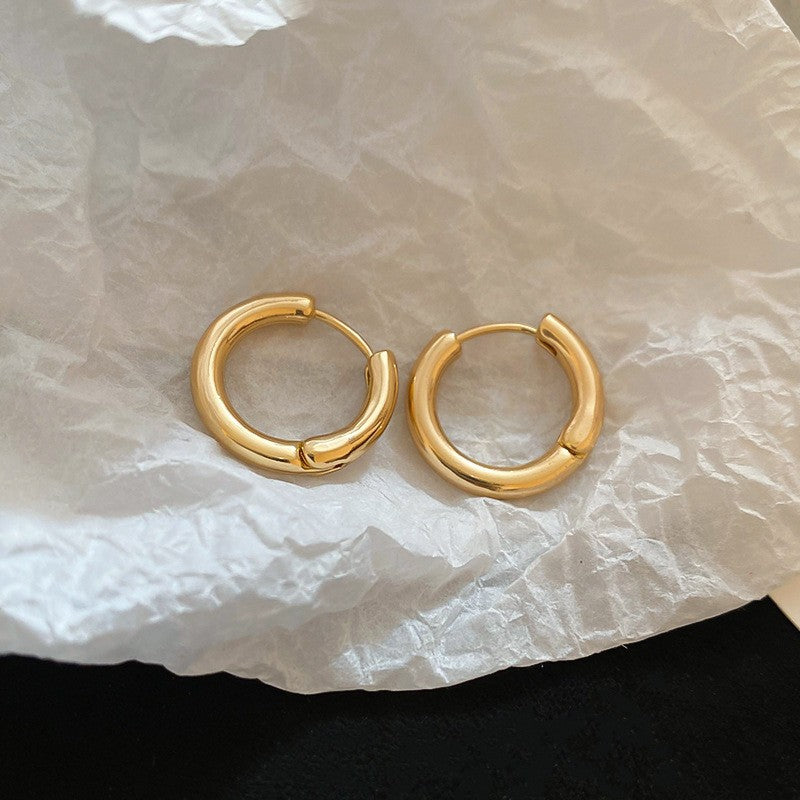 Orecchini da donna geometrici minimalisti in metallo con finitura lucida e placcatura in oro, per l'uso quotidiano