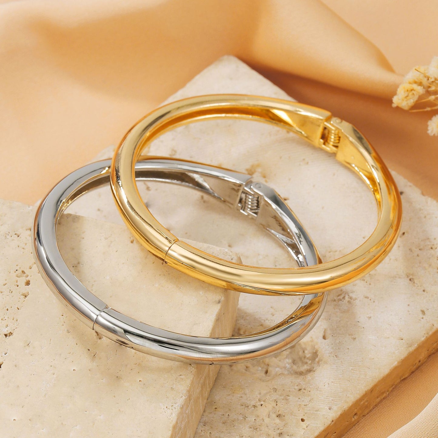 Chunky Irregular Geometric Alloy Spring Bracelet with Polished Finish for Men and Women