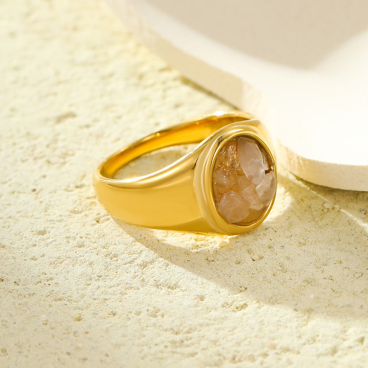 Fashionable Minimalist Round Stainless Steel Ring with Natural Stone Inlay for Women, Hypoallergenic and Fade-Resistant
