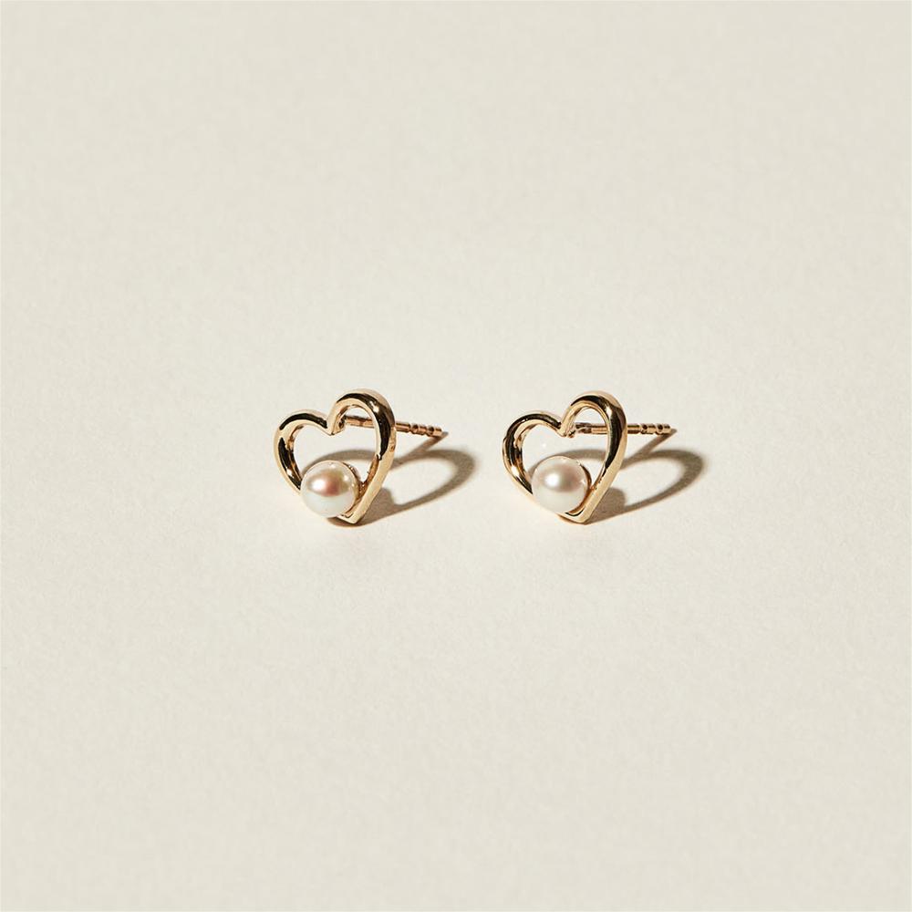 Minimalist Heart-Shaped 925 Sterling Silver Stud Earrings with Pearl Accent and Electroplated Finish