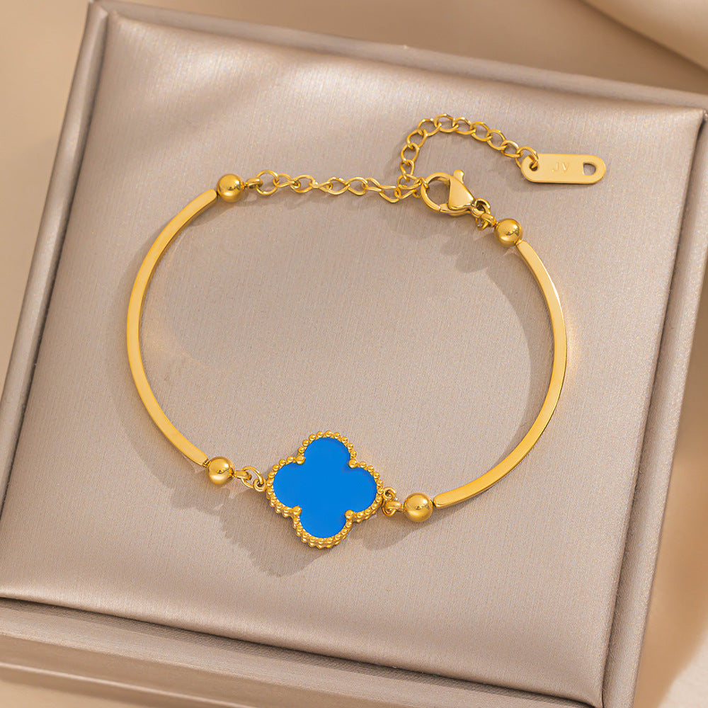 Bracciale minimalista di tendenza con quadrifoglio da donna in acciaio al titanio con placcatura in oro 18 carati Finitura ipoallergenica e resistente allo sbiadimento