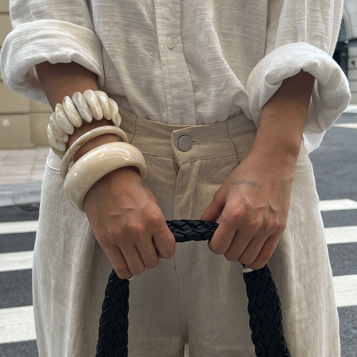 Vintage-Style Irregular Geometric Resin Cuff Bracelet for Women with Marbled Effect and Drip Resin Finish