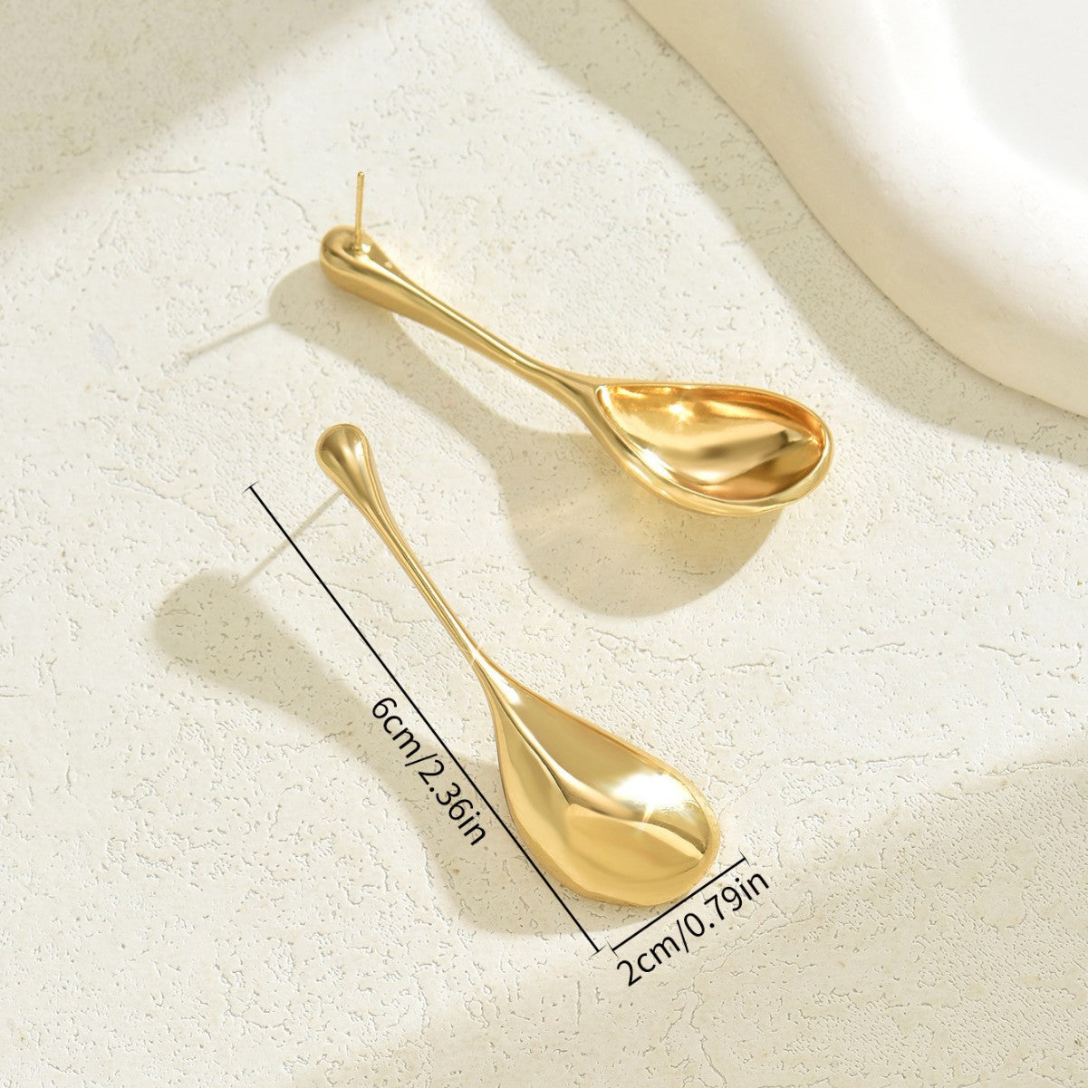 Pendientes Geométricos Minimalistas para Mujer de Cobre con Acabado Galvanizado, Diseño Irregular y Estilo Versátil