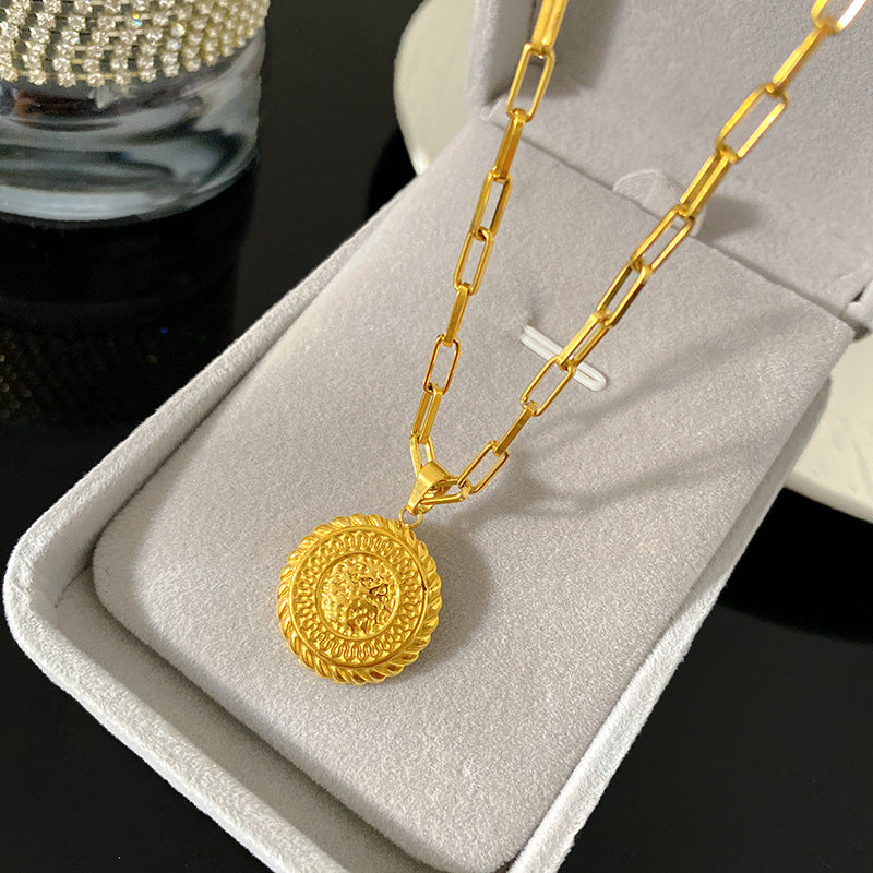 Sweet Streetwear Round Heart Floral Pattern Titanium Steel PVD Pendant Necklace with Curb Chain