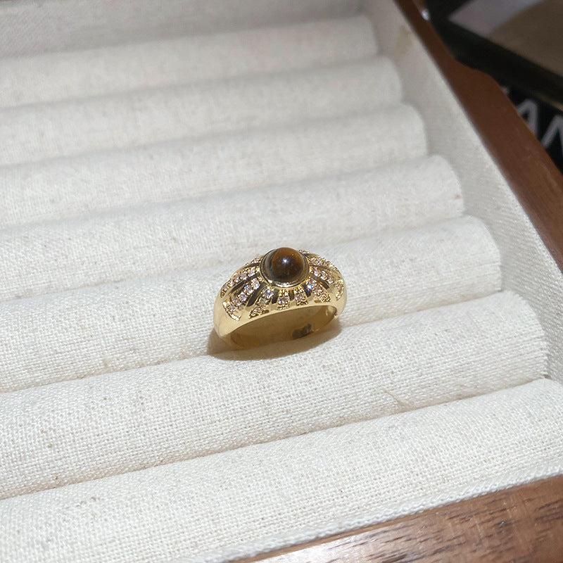 Anello da donna aperto a rombo a forma di fiore di iris in rame con intarsio di zirconi, ispirato al vintage
