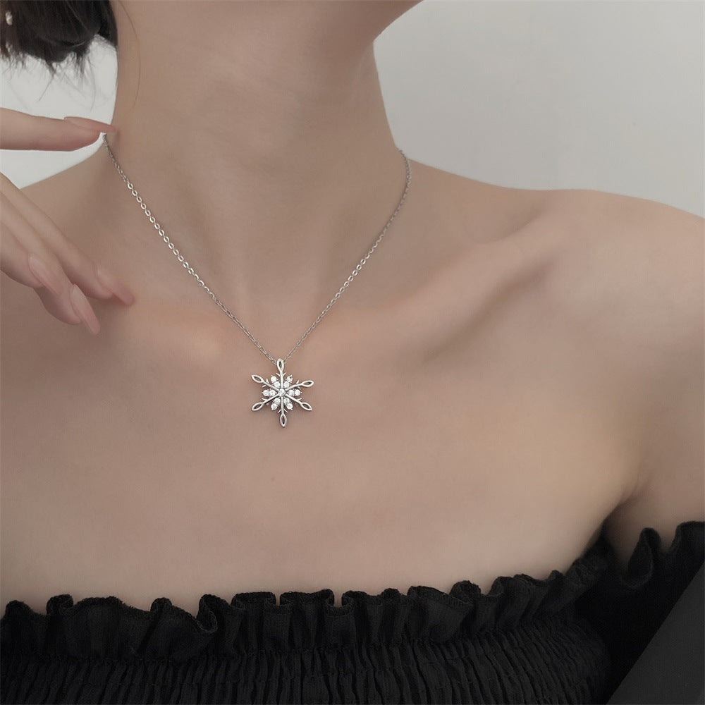 Collar de copo de nieve geométrico para mujer con incrustaciones de diamantes de imitación, cadena de aleación en estilo minimalista y moderno
