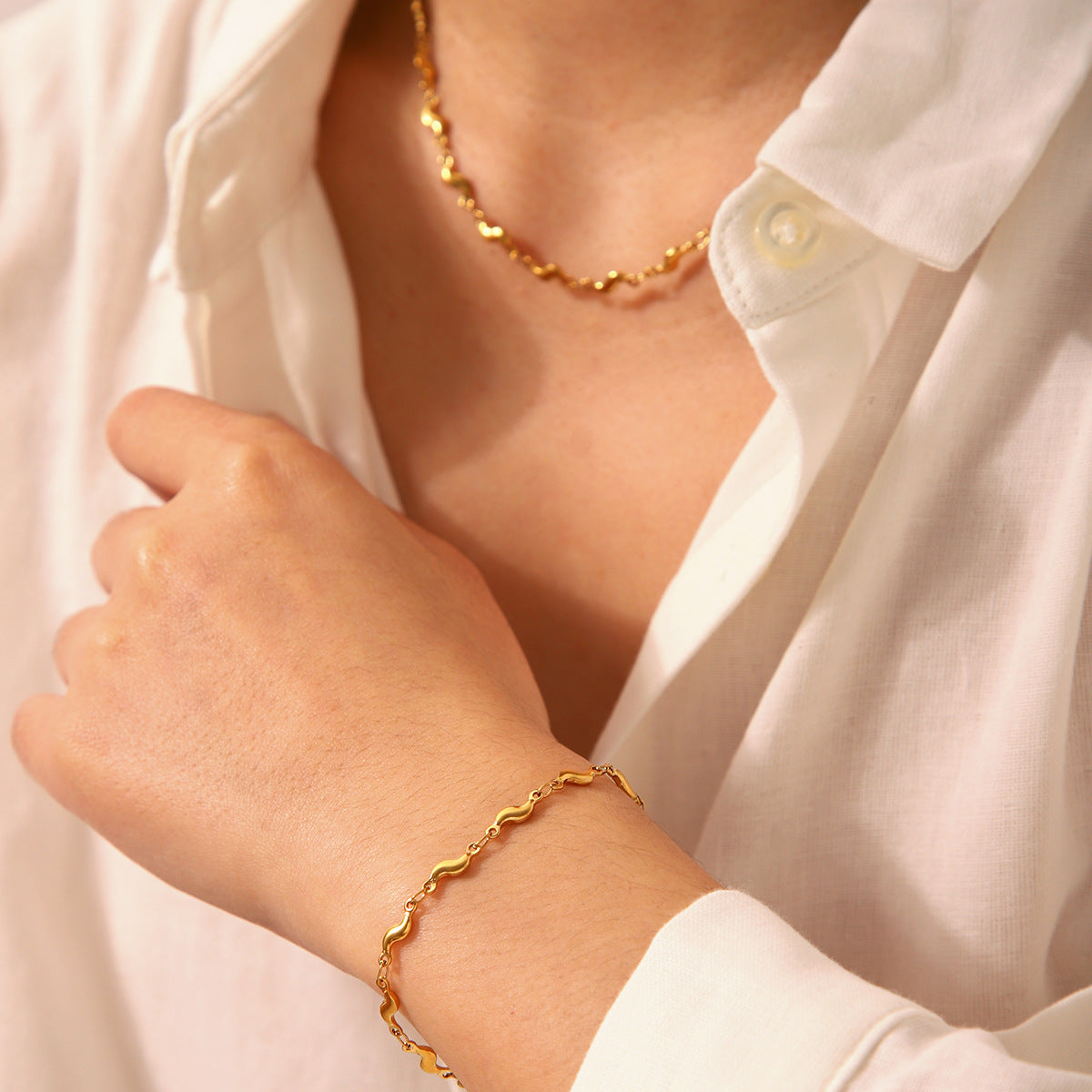 Wavy Geometric Stainless Steel Necklace for Women with Plated Finish and Water Wave Chain Design