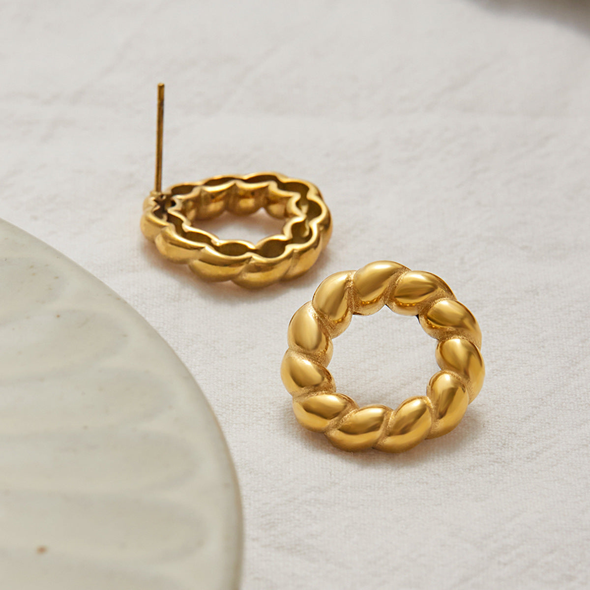 Pendientes de tuerca redondos geométricos minimalistas de acero inoxidable para mujer con acabado chapado