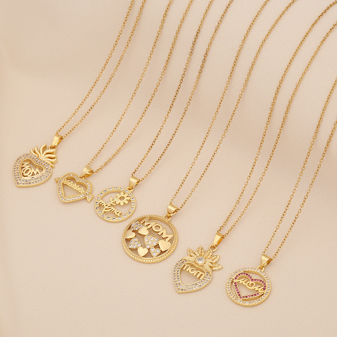 Minimalist Heart-Shaped Stainless Steel Necklace for Women with 'MOM' Letter Pendant and Delicate Clavicle Chain