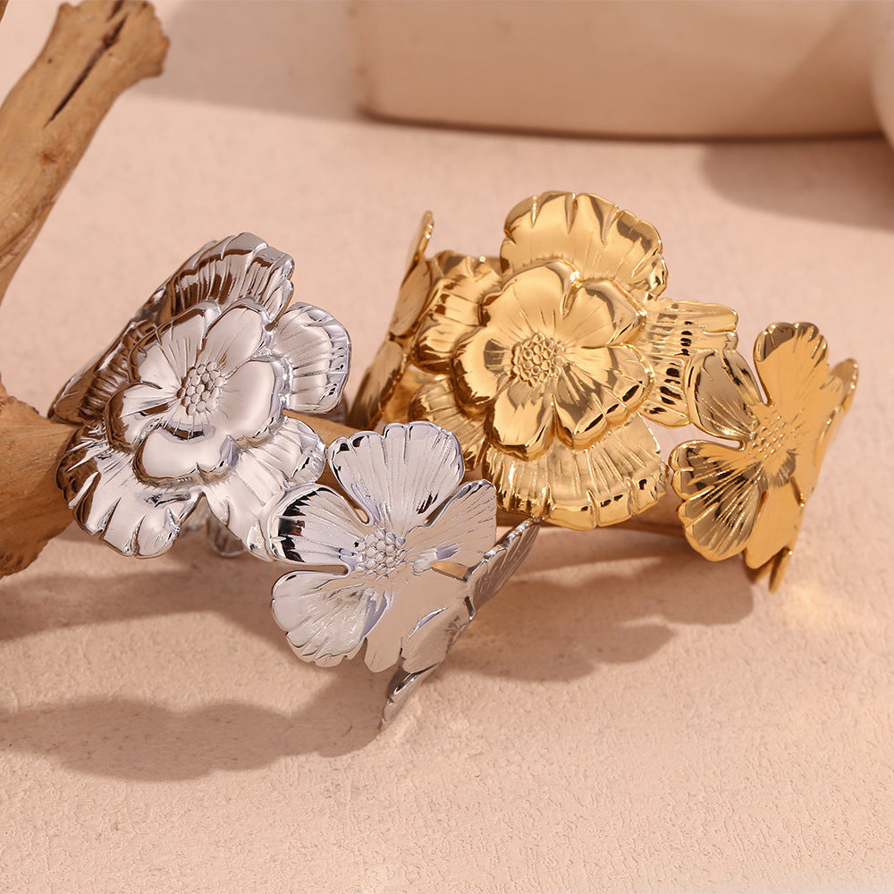 Pulsera Abierta Floral Estilo Vintage para Mujer Hecha de Acero Inoxidable con Chapado en Oro de 18K