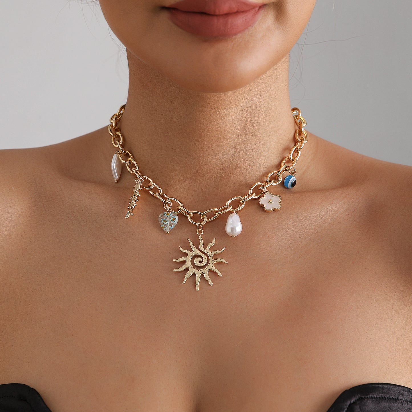 Alloy Plated Heart Geometric Sunflower Pendant Necklace for Women