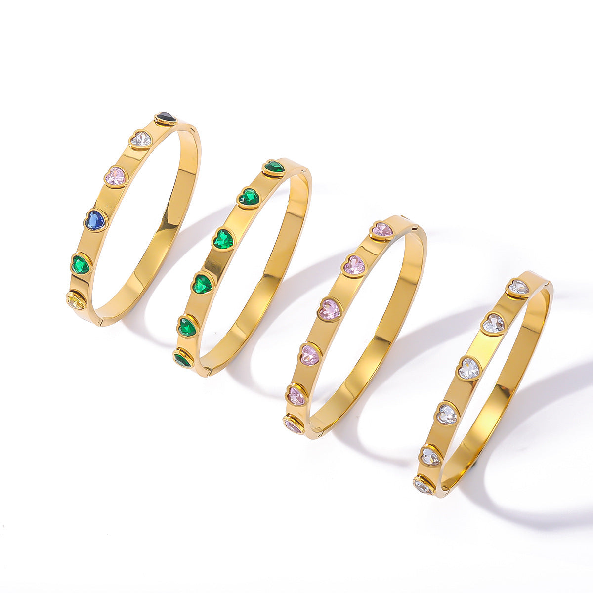 Bracciale da donna in acciaio inossidabile placcato oro 18 carati a forma di cuore stile vintage con zirconi cubici