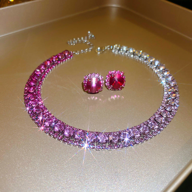 Parure elegante composta da collana con ciondolo geometrico e orecchini a perno da donna, in rame placcato