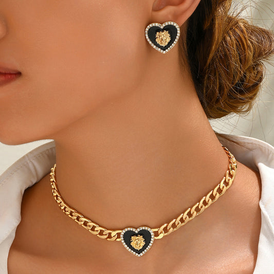 Conjunto de collar y pendientes de aleación con incrustaciones de circonita cúbica en forma de corazón a la moda para mujer