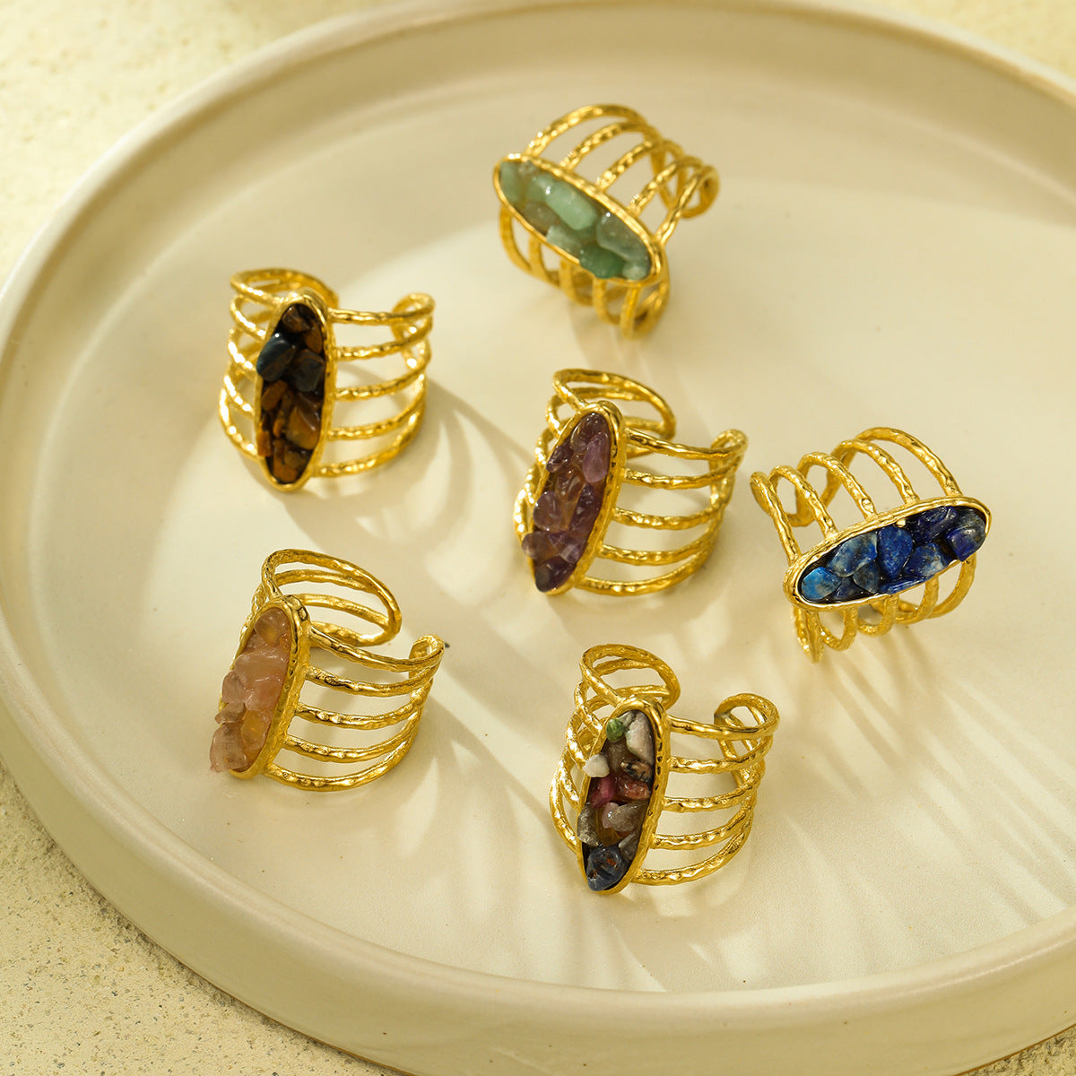Anello Aperto Minimalista Geometrico in Acciaio al Titanio Placcato Oro 18K con Intarsio in Pietra Naturale