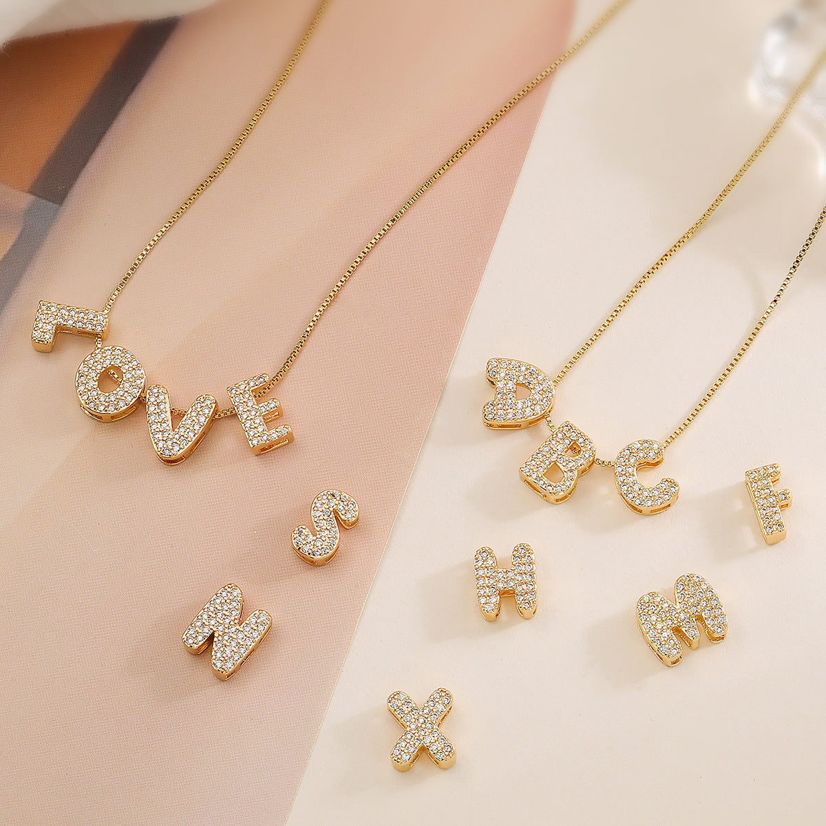 Collar con colgante de cobre minimalista con forma de letra para mujer con baño de oro de 18 quilates, delicada cadena para la clavícula