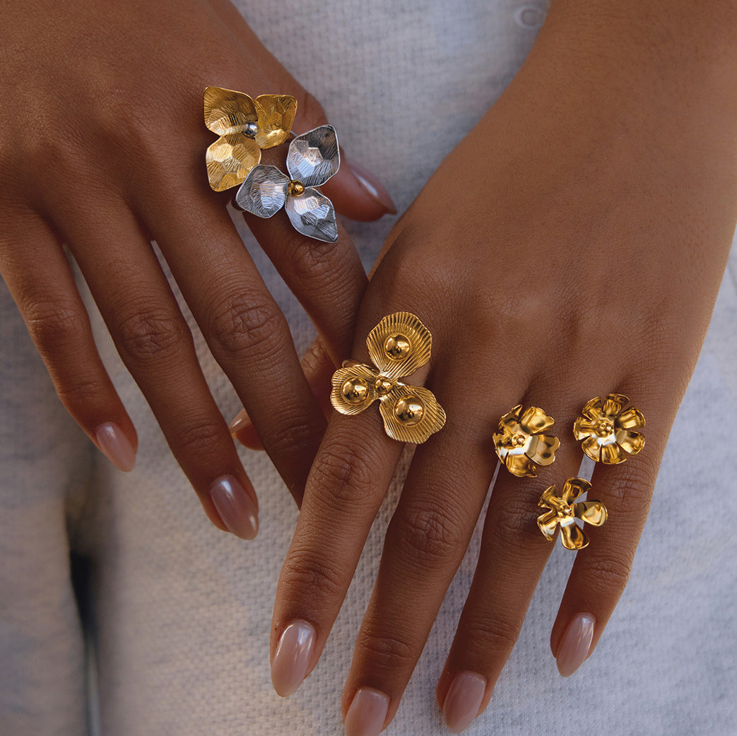 Elegante Anello da Donna in Acciaio Inossidabile Dorato con Motivo Geometrico Floreale