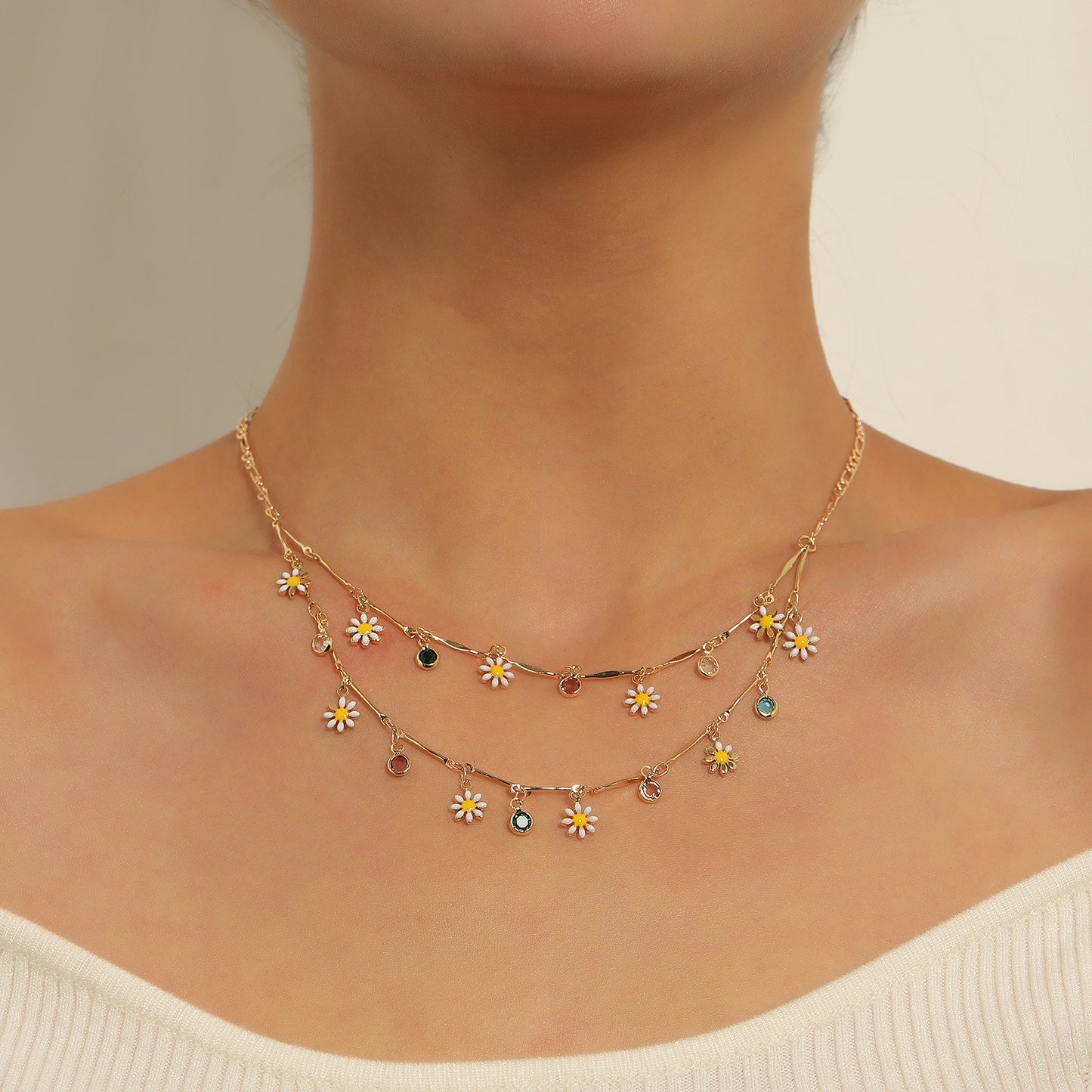 Minimalist Floral Pendant Necklace for Women with Enamel Painted Flower Design, Rhinestone Accented Alloy Drop, Polished Tube Chain
