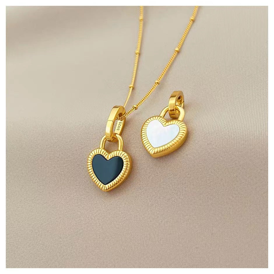 Retro Minimalist Heart-Shaped Titanium Steel Pendant Necklace with Gold Plating, Double-Sided Locket Style Clavicle Chain