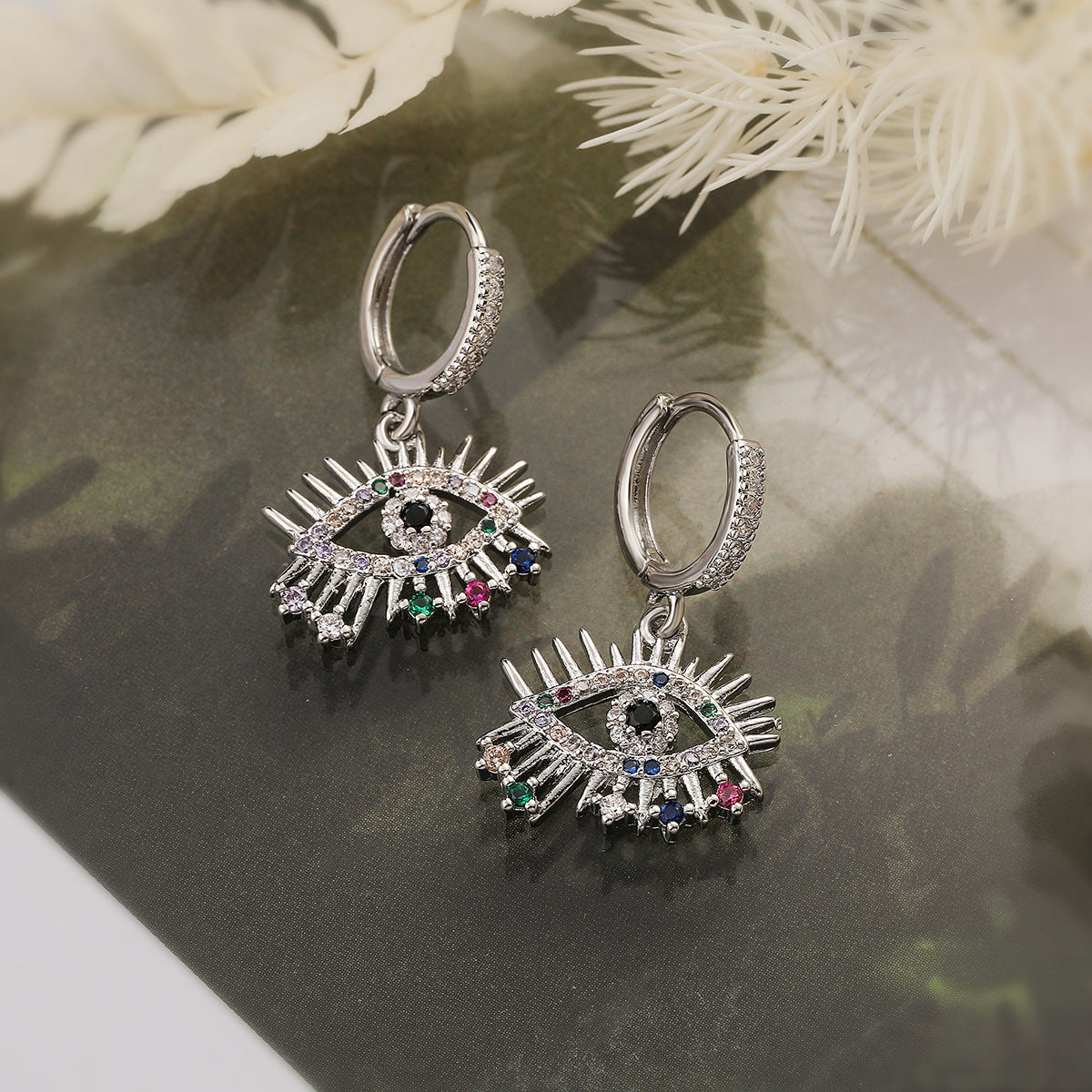 Orecchini minimalisti geometrici con occhio di Allah da donna in rame placcato oro vero con intarsio di zirconi
