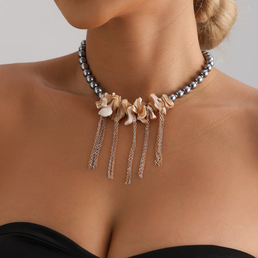 Collana a strati con ciondolo a conchiglia irregolare e nappine per donna, gioielli in vetro placcati in lega