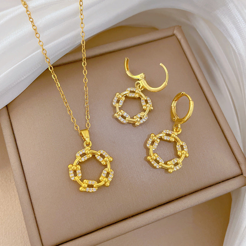 Sweet Minimalist Round Geometric Titanium Steel Necklace with Rotating Cubic Zirconia Pendant for Unisex