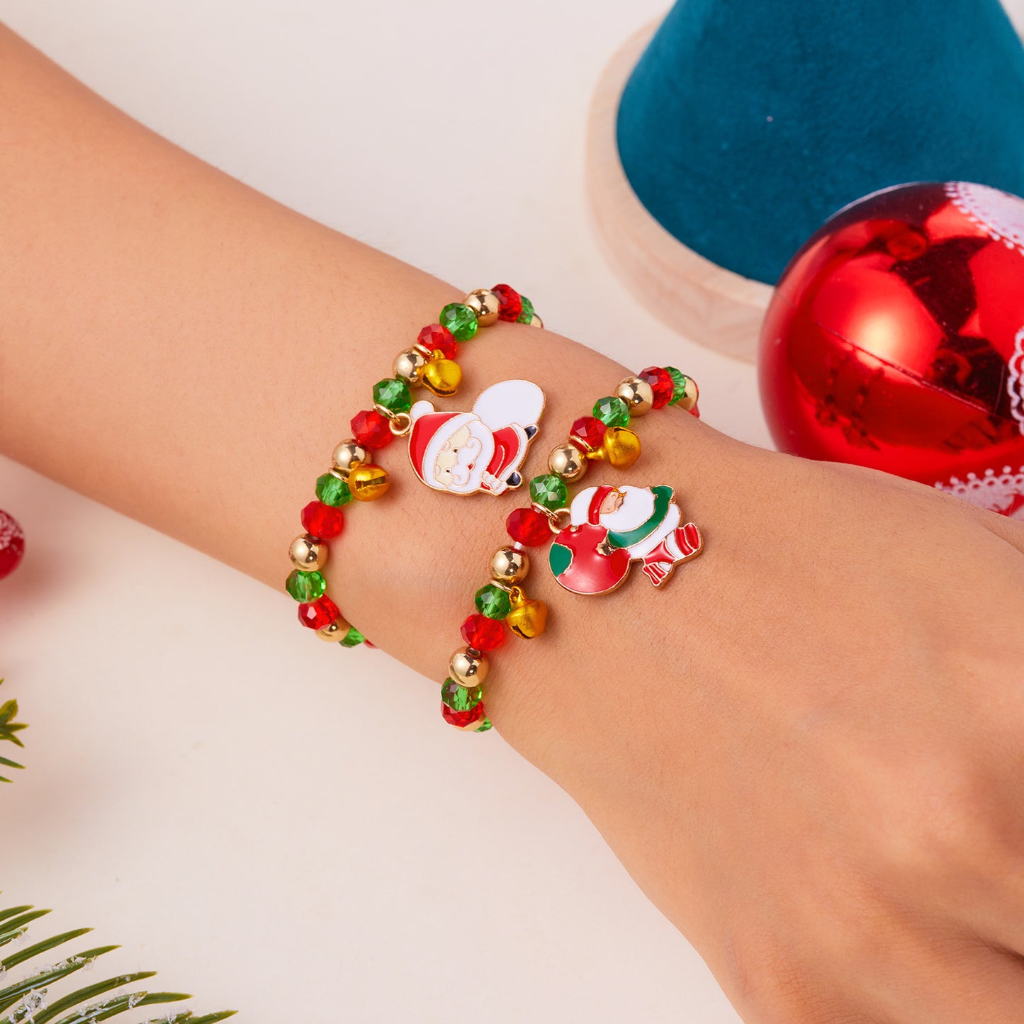 Pulsera de moda de Papá Noel y árbol de Navidad para mujer con cuentas de cristal rojas y verdes en cadena de aleación