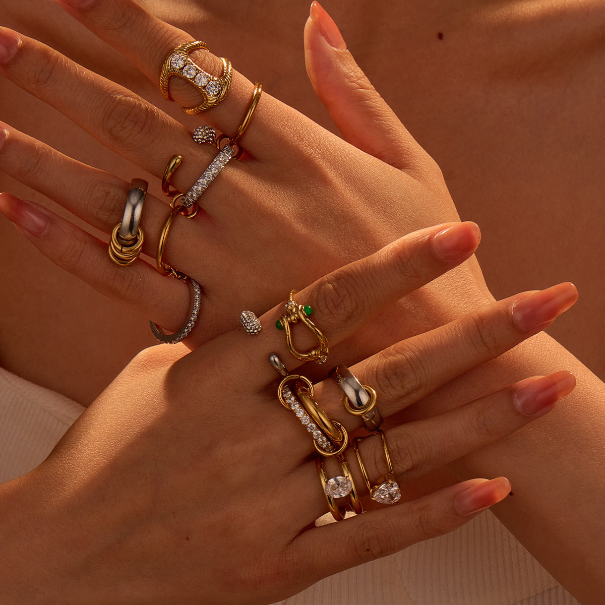 Anillo minimalista geométrico de acero inoxidable con baño de oro de 18 quilates para mujer, banda ajustable apilable