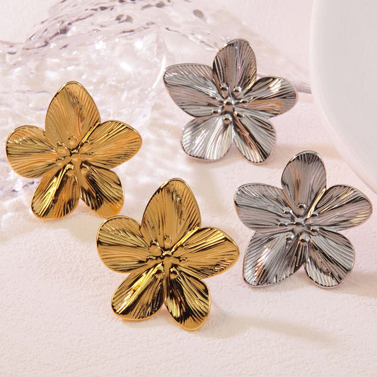 Pendientes florales de acero inoxidable bañados en dulce