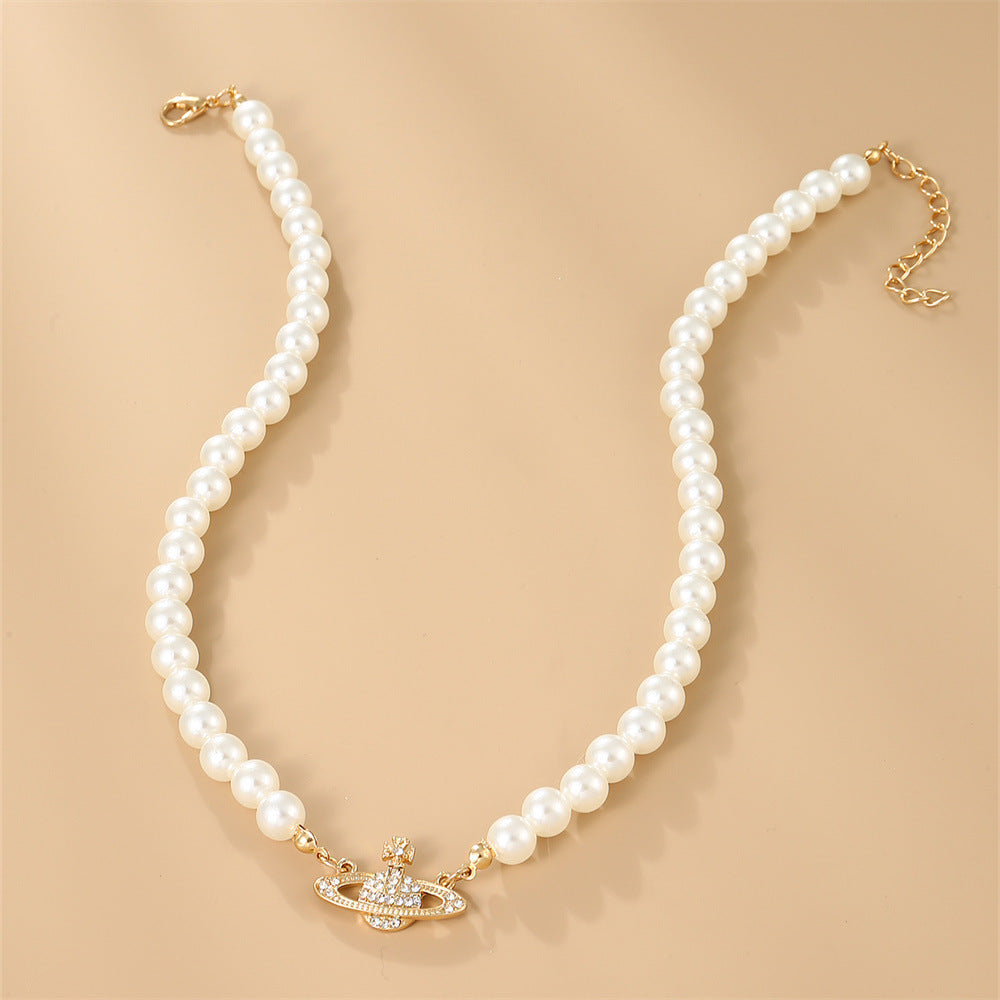 Collar minimalista de resina estilo perla para niñas con cadena de cuentas redondas y dije de aleación tono dorado