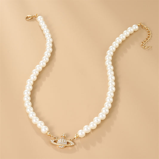 Collana Minimalista in Resina Effetto Perla per Ragazze con Catena a Sfera e Ciondolo in Lega Dorata