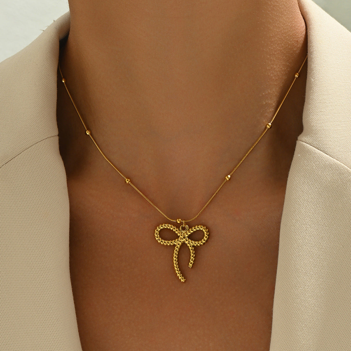 Collar de Cobre con Colgante en Forma de Lazo Elegante y Acabado Chapado para Mujer, Cadena de Clavícula Elegante con Estética Dulce y Minimalista