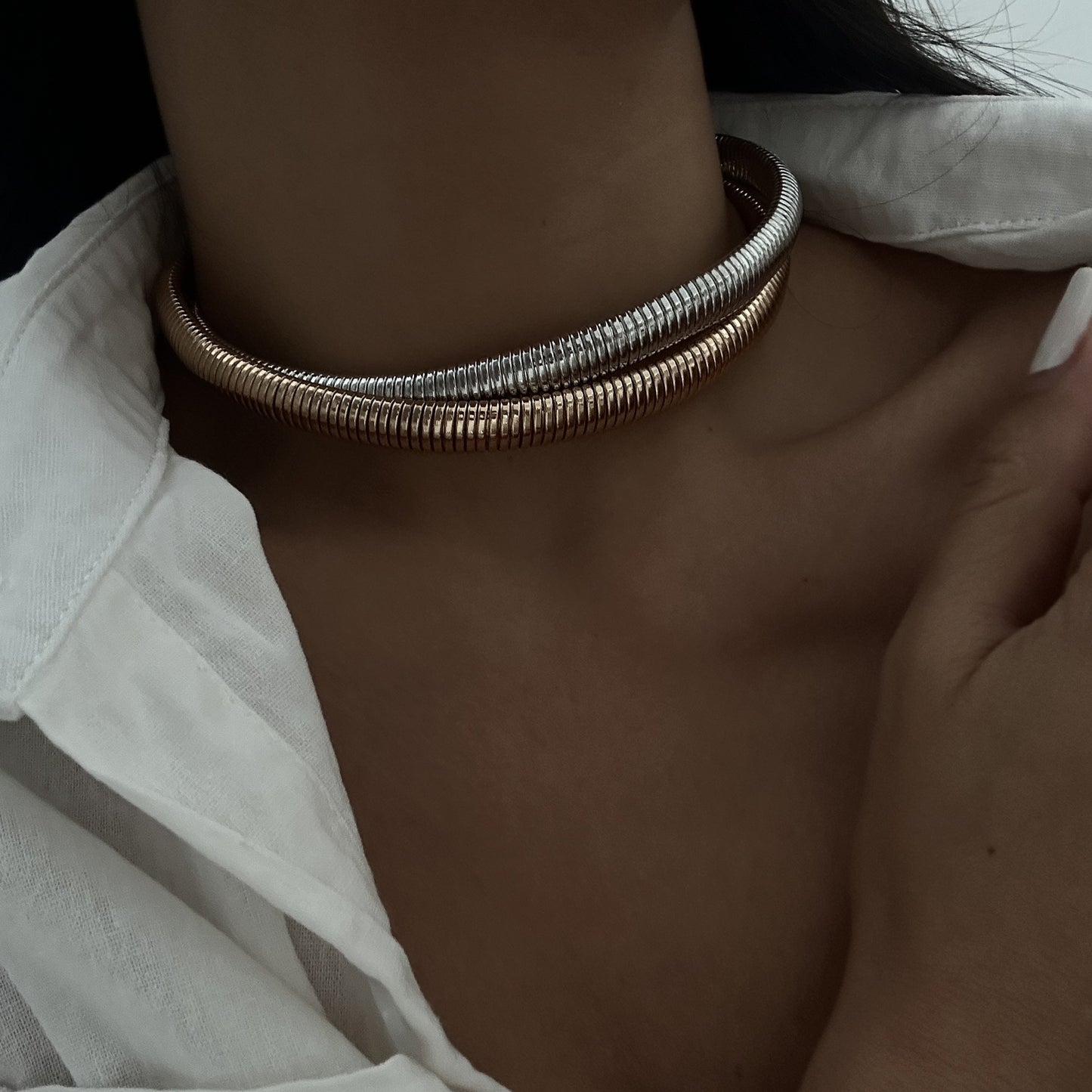 Collana girocollo da donna con catena a serpente geometrica minimalista