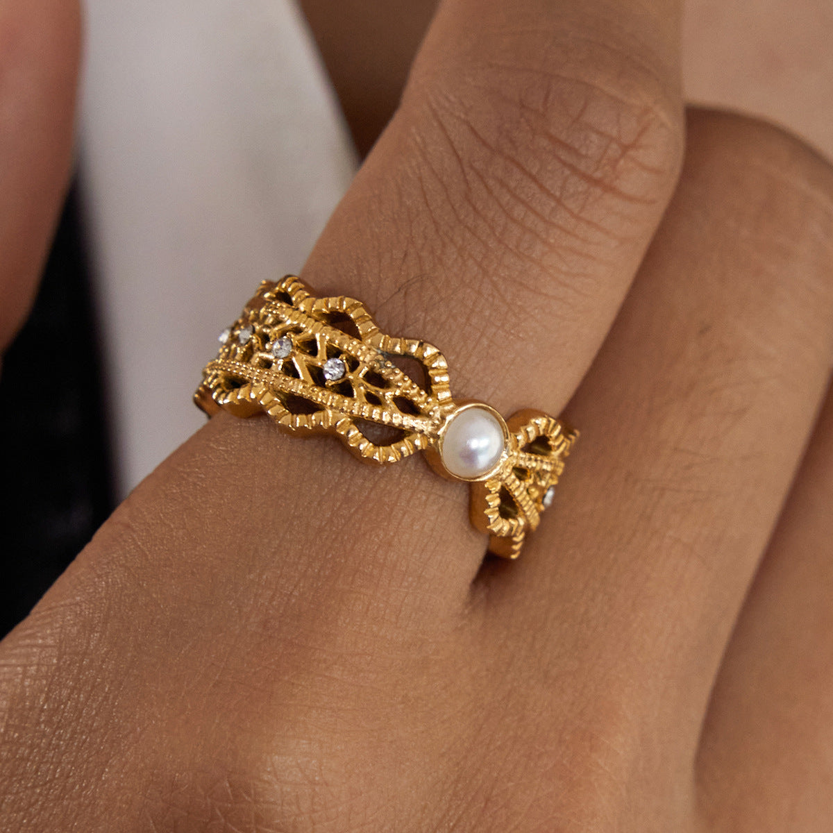 Anillo de Acero de Titanio Geométrico con Incrustaciones de Diamantes de Imitación para Mujer Accesorio de Moda de Lujo